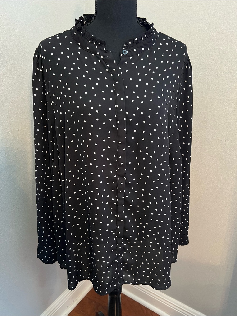 torrid Black with White Polka Dot Ruffle Blouse Size 2 (18/20)